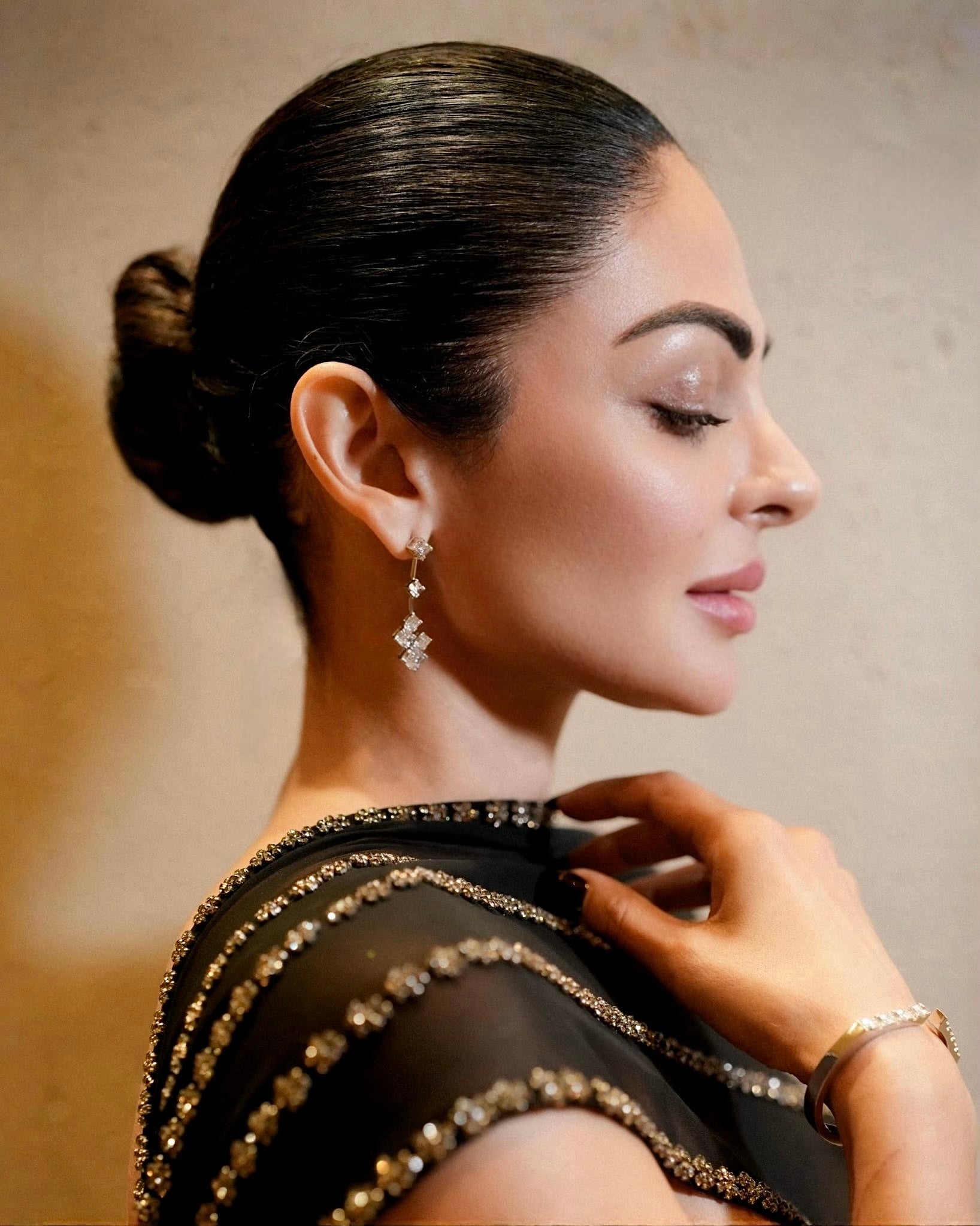 Neeru Bajwa Namrata Joshipura Online (Celebrity Muses)